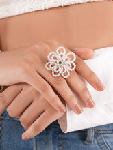 Kvetina Finger Ring  White